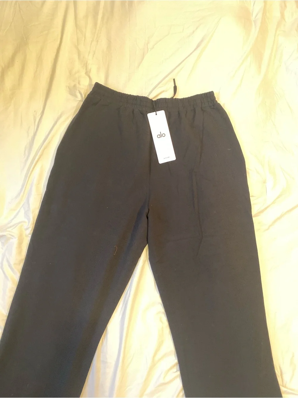 Alo yoga Double Take Straight Leg Pant. Size. M l. Color black